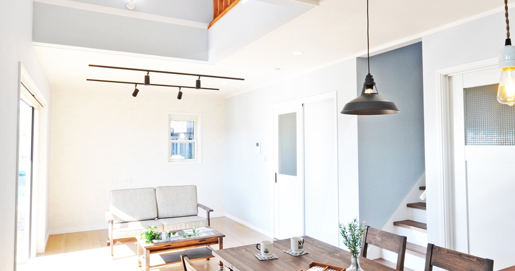 大きなバルコニーがあるアメリカンハウス