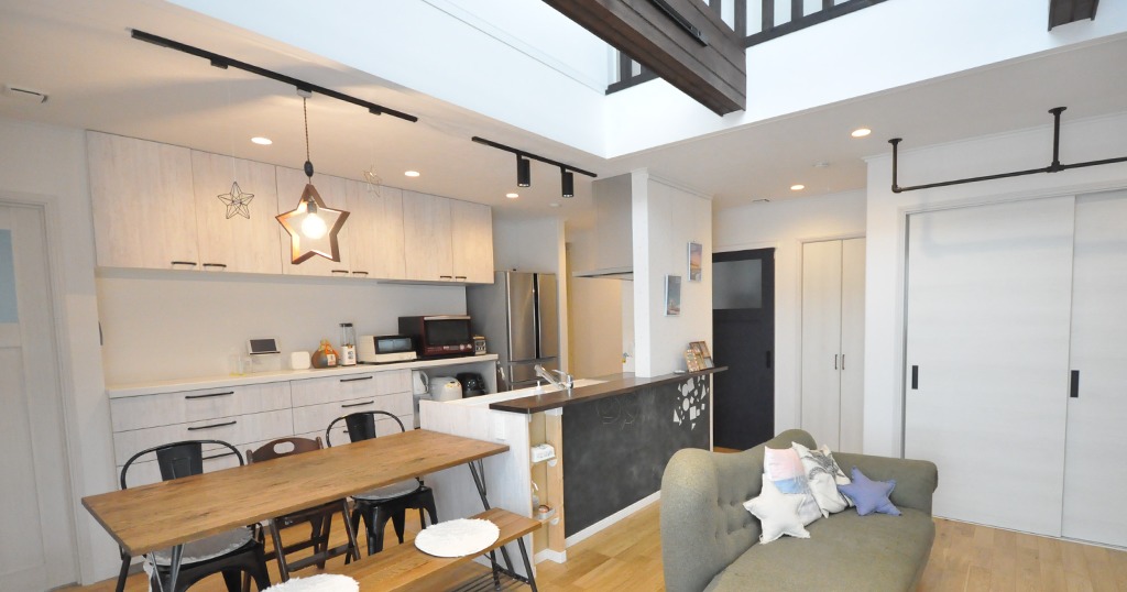 大きなカバードデッキがあるアメリカンハウス